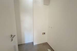 **Familien Willkommen** 4 Zimmer mit Balkon, 2 Bäder und Einbauküche, Parkett, Aufzug – Biklenstraße 10, 70327 Untertürkheim (Ortsteil), Stuttgart – Vorschaubild 14