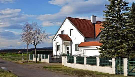 Bild von Freistehendes Einfamilienhaus mit Garage und Garten