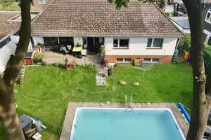 Großzügiger Bungalow mit Pool, Einliegerwohnung im UG, ausbaufähigem Dachboden & großem Garten! – Hannover (Kreis) – Vorschaubild 1