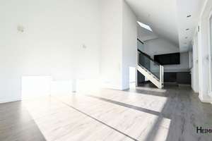 Moderne & edle Dachgeschosswohnung mit großem SÜD-Balkon (19m²) - 5 Gehminuten vom Feldmochinger See – Karlsfelder Str. 38 C, 80995 Feldmoching, München – Vorschaubild 1