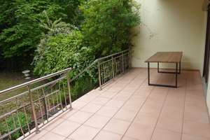 GARTENTERRASENWOHNUNG IN VOLMERSWERTH SANIERTES DUSCHBAD LAMINAT EINBAUKÜCHE MÖGLICH ABSOLUT RUHIG – Volmerswerther Straße 276, 40221 Bilk, Düsseldorf – Vorschaubild 2