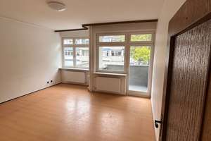 Helle 3-Zimmer-Wohnung mit Balkon und Blick ins Grüne in Berlin-Schmargendorf – Die vollständige Adresse der Immobilie erhältst du vom Anbieter., 14193 Schmargendorf, Berlin – Vorschaubild 2