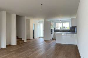 Sehr schönes Reihenhaus BJ24 - Massivbau - Wärmepumpe - PV - Garage - EBK – Wehratalstrasse 31c, 79664 Wehr – Vorschaubild 5