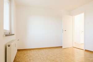 Schöne, geräumige vier Zimmer Wohnung in Hannover, Burg, 10 qm  Balkon, top Ausstattung – Goslarschestraße 29, 30419 Burg, Hannover – Vorschaubild 4