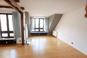 Über den Dächern: 2-Zimmer-Maisonette-Wohnung mit Balkon und TG-Stellplatz Nähe Schlossplatz