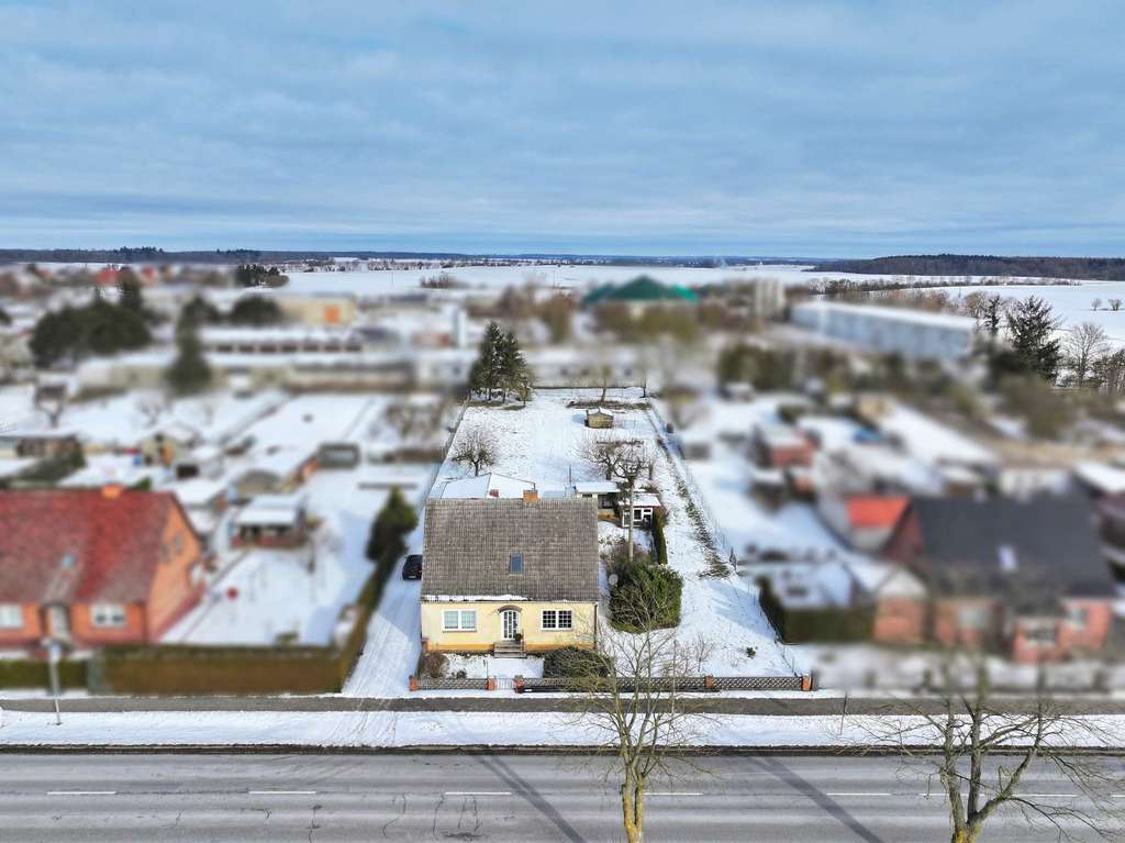Immobilie in Rosenow - Gut konzipiertes Einfamilienhaus mit großem Grundstück und attraktivem Nebengelass - Bild 1