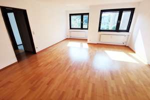 2-Zi-Mietwohnung Uni-Nähe | Renov. Küche, Balkon, Parkplatz