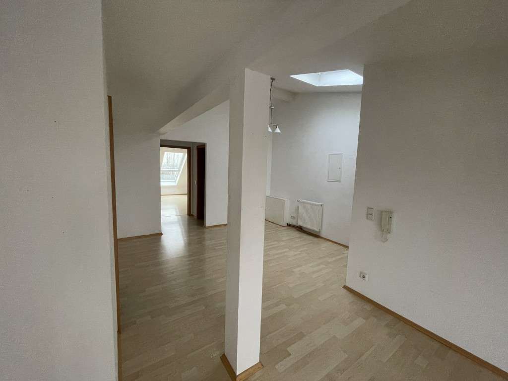 Immobilie in Wettenberg - Mit Balkon: Charmante, lichtdurchflutete 3 Zimmer-Wohnung, 
Breslauer Straße 8, 35435 Wettenberg... - Bild 2