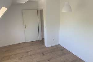 Helle Dachgeschosswohnung mit 6 Zimmern – Nibelungenstraße 68, 47057 Neudorf-Süd, Duisburg – Vorschaubild 14