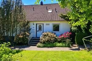 Saniertes Wohnhaus mit Einliegerwohnung, zwei Garagen und großem Grundstück – Die vollständige Adresse der Immobilie erhältst du vom Anbieter., 31787 Hameln – Vorschaubild 2