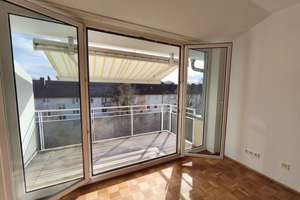 Helle, ruhige 2-Zimmer-Wohnung mit Balkon im 3. OG und TG-Pl.  in München-Moosach