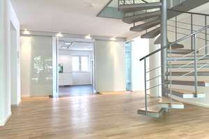 Individuell– Zentral - Repräsentativ: Großzügige Wohnung im Industrie-Design