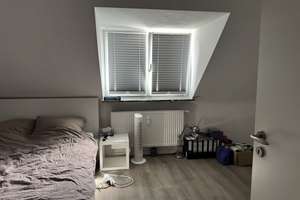 Sanierte 3-Zimmer-DG Wohnung WG-geeignet – Lahnstr. 29, 51105 Humboldt/Gremberg, Köln – Vorschaubild 2