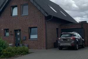 schöne Doppelhaushälfte mit WBS zu vermieten / Anfragen bitte nur online schicken – Reyweg 59a, 52538 Heinsberg (Kreis) – Vorschaubild 1