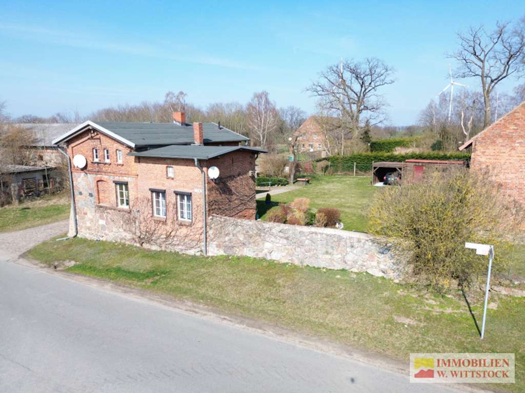 Immobilie in Halenbeck-Rohlsdorf - Attraktives Feld- und Backsteingebäude mit Scheune im Grünen - Bild 1