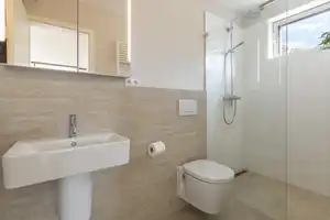 Perfekt für die große Familie. Mit Wohnküche, Kamin und Dachterrasse – Hamburg – Vorschaubild 9