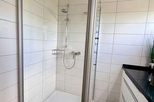 Helle, exklusive 4, bzw. 3,5  Zimmer Wohnung mit Aufzug , Balkon , Tiefgarage und EBK ! – Kirchhausener Straße 4, 74078 Frankenbach, Heilbronn – Vorschaubild 13