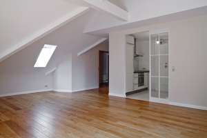 Tolle 2 ZKBB DG-Wohnung - Platter Strasse