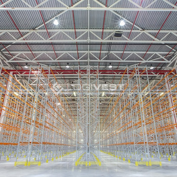 Entstehende Multiuser-Neubauhalle in direkter Autobahnlage an der A3!