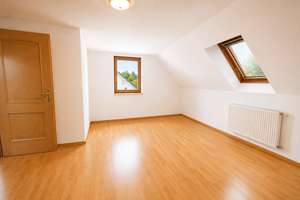 Familienfreundliches Reihenendhaus mit sonnigem Garten und viel Platz in ruhiger Wohnlage – Dr. Lehrmer Straße 14, 85435 Erding – Vorschaubild 8