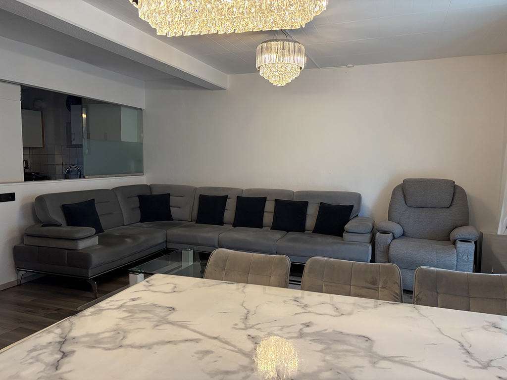 Immobilie in Ingersheim - Kurzfristig beziehbar: gepflegte 4-Zimmer-ETW mit XXL-Terrasse, Einbauküche  und Stellplatz - Bild 2