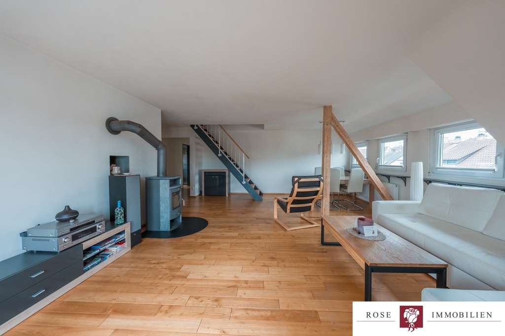 Immobilie in Schwaikheim - Schicke modernisierte 3,5 Zimmer Maisonettewohnung mit Balkon, Stellplatz und Fernsicht - Bild 0