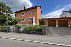 Zweifamilienhaus mit großem Garten und zwei Garagen – Tübingen (Kreis) – Vorschaubild 1