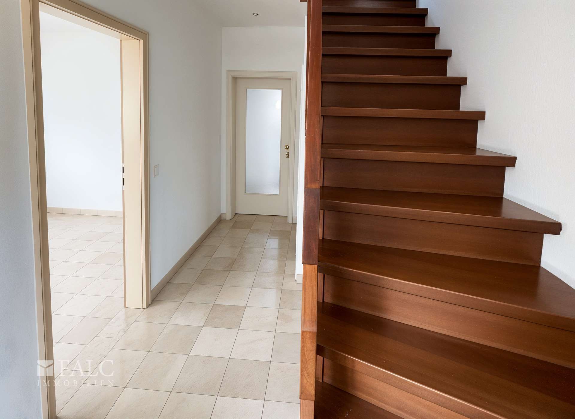 Immobilie in Mandelbachtal - Zweifamilienhaus mit Halle, Werkstatt und Garagen - Bild 17