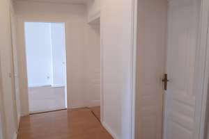 Helle, klassische Altbau Wohnung mit neuer, hochwertigen EBK und Balkon. Nähe Uferpromenade