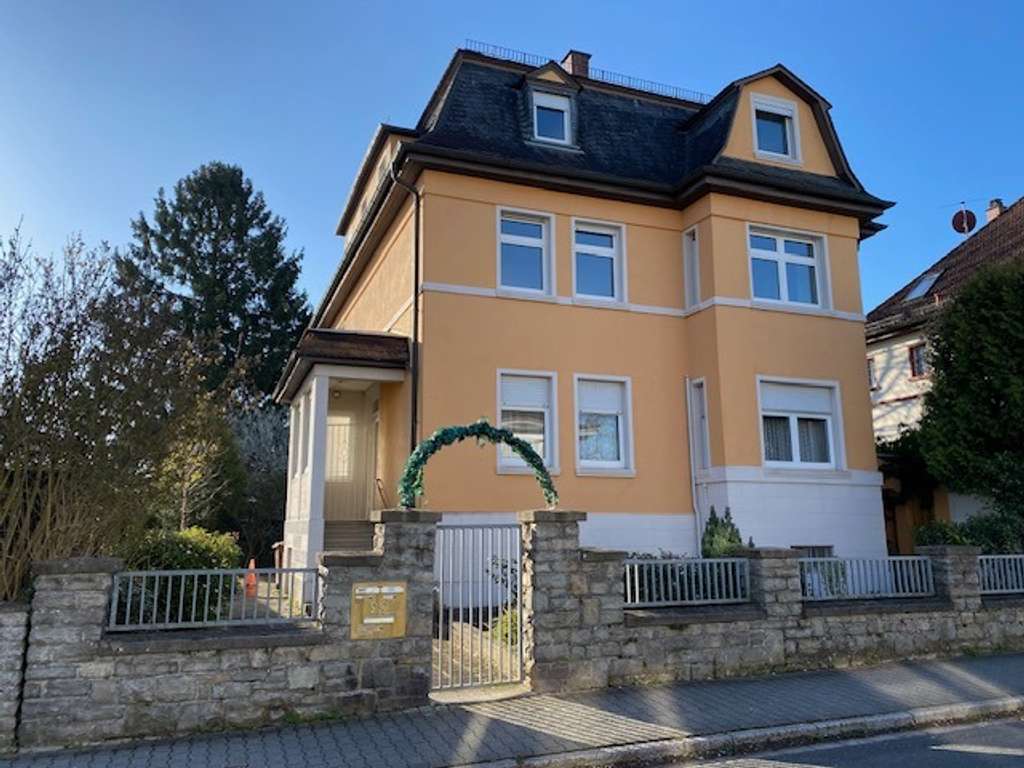 Immobilie in Oberursel - OBERURSEL: Stilvolles Altbau-Mehrfamilienhaus mit architektonischem Charme in ruhiger Wohnlage! - Bild 0