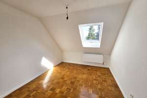 Großzügige 4-Zimmer-Dachgeschosswohnung mit Balkon und Gartennutzung in Koblenz-Asterstein – Die vollständige Adresse der Immobilie erhältst du vom Anbieter., 56077 Asterstein, Koblenz – Vorschaubild 9