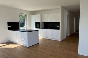 Hochmoderne 3 Zimmer Wohnung mit EBK und Loggia