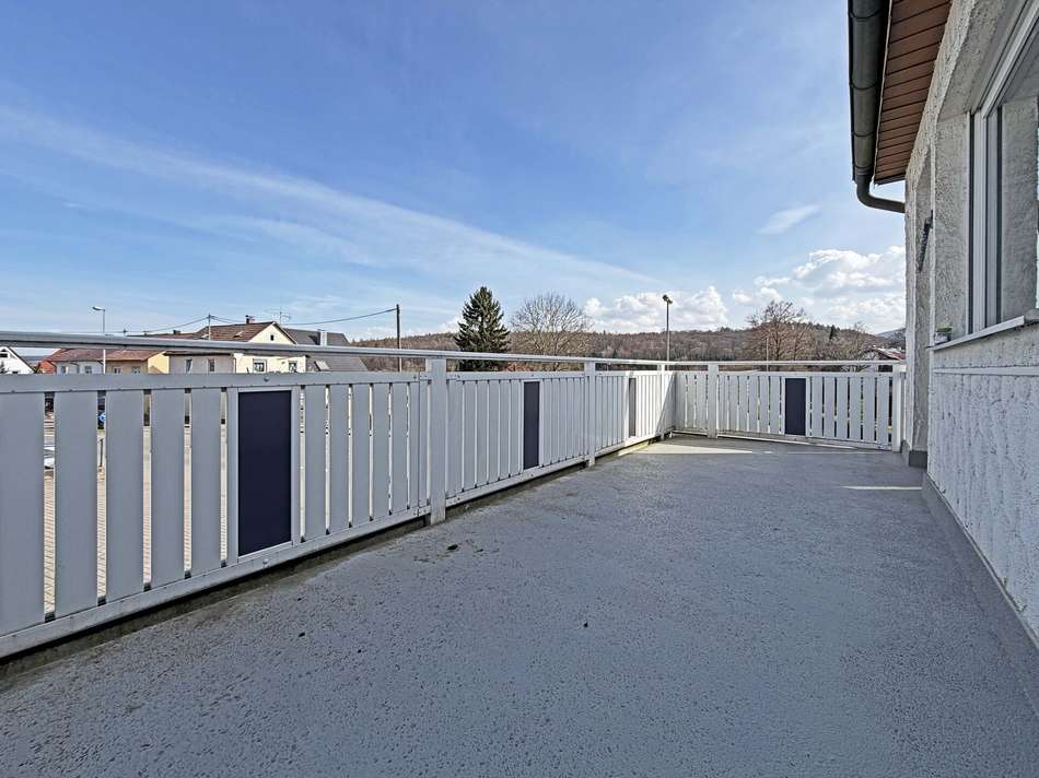EG Balkon: Großzügiger Balkon 