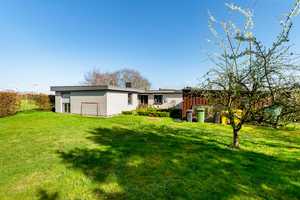 Ebenerdiges Wohnen im Grünen: Dieser Bungalow bietet Platz und viele Gestaltungsmöglichkeiten. – Nordfriesland (Kreis) – Vorschaubild 5