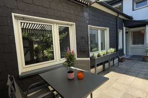  Exklusive kernsanierte Maisonettewohnung mit eigenem Garten, Terrasse, Kamin und Carport