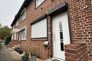 Charmantes Reihenmittelhaus mit Gestaltungsmöglichkeiten – Die vollständige Adresse der Immobilie erhältst du vom Anbieter., 24147 Elmschenhagen, Kiel – Vorschaubild 1