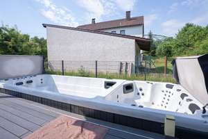 + Moderne und helle Doppelhaushälfte mit innovativer Technik in Straubing + – Die vollständige Adresse der Immobilie erhältst du vom Anbieter., 94315 Hornstorf, Straubing – Vorschaubild 6