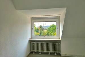 Single-Wohnung, hell + freundlich: 2-Zimmer-Dachgeschosswohnung in Essen