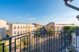 IMMOBERLIN.DE - Lichtdurchflutete Wohnung mit Südloggia & Pkw-Stellplatz in Köpenicker Spreenähe – Die vollständige Adresse der Immobilie erhältst du vom Anbieter., 12555 Köpenick, Berlin – Vorschaubild 1