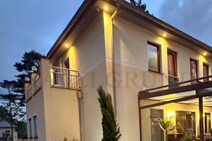 Exklusive Villa mit Einliegerwohnung, Pool und traumhaftem Gartenparadies! – Die vollständige Adresse der Immobilie erhältst du vom Anbieter., 14612 Falkensee – Vorschaubild 1