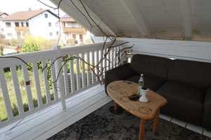 Sonniges Zweifamilienhaus mit traumhaftem Naturanschluss und herrlicher Weitsicht – Altötting (Kreis) – Vorschaubild 3