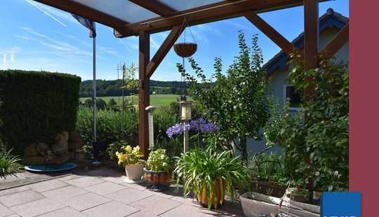 Bild von Raumwunder: EFH mit ELW, großer, überdachter Terrasse & kleinem Garten. 2 Garagen plus Stellplätze.