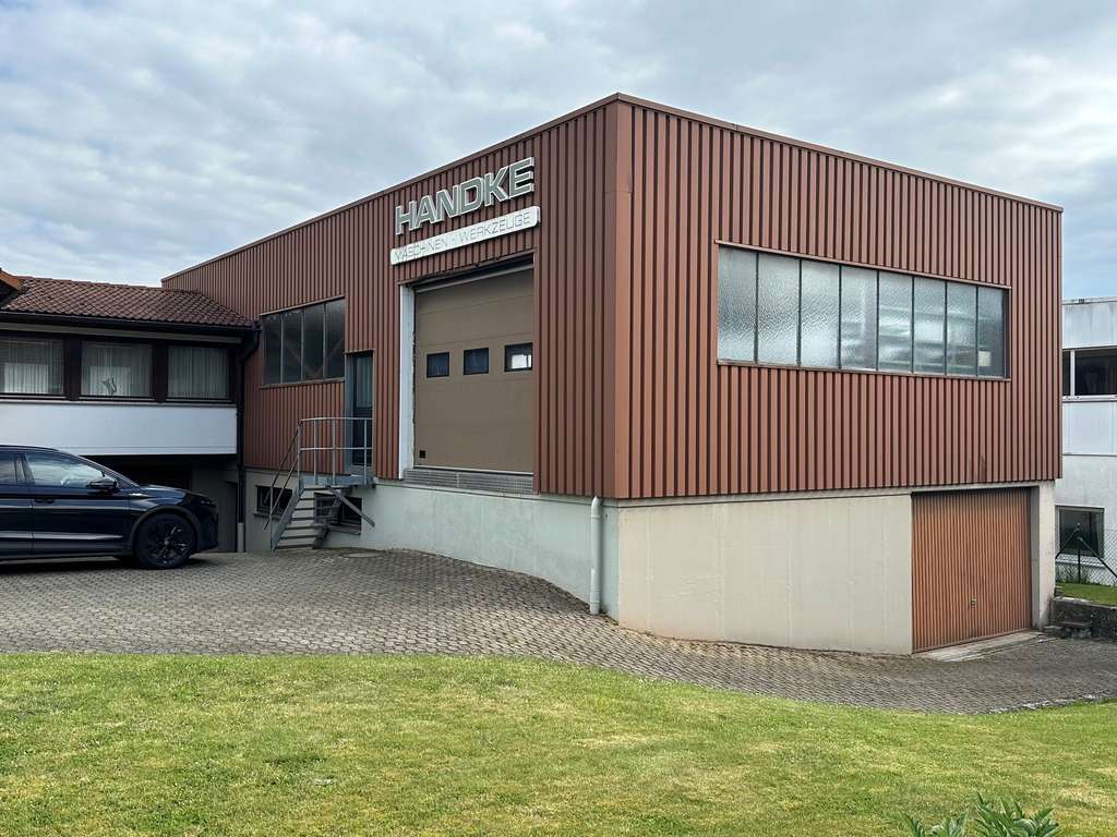 Immobilie in Pfalzgrafenweiler - Einfamilienhaus mit Gewerbehalle in Pfalzgrafenweiler - Bild 2