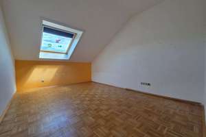 Geräumig & Leerstehend | 4 Zi.-Dachgeschoss-Wohnung+Dachterrasse | ruhiger Lage Enkheim nähe U-Bahn – 60388 Bergen-Enkheim, Frankfurt am Main – Vorschaubild 7