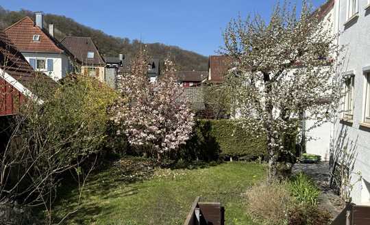 Freistehendes Einfamilienhaus in toller Lage von Tübingen mit zwei Garagen und schönem Garten