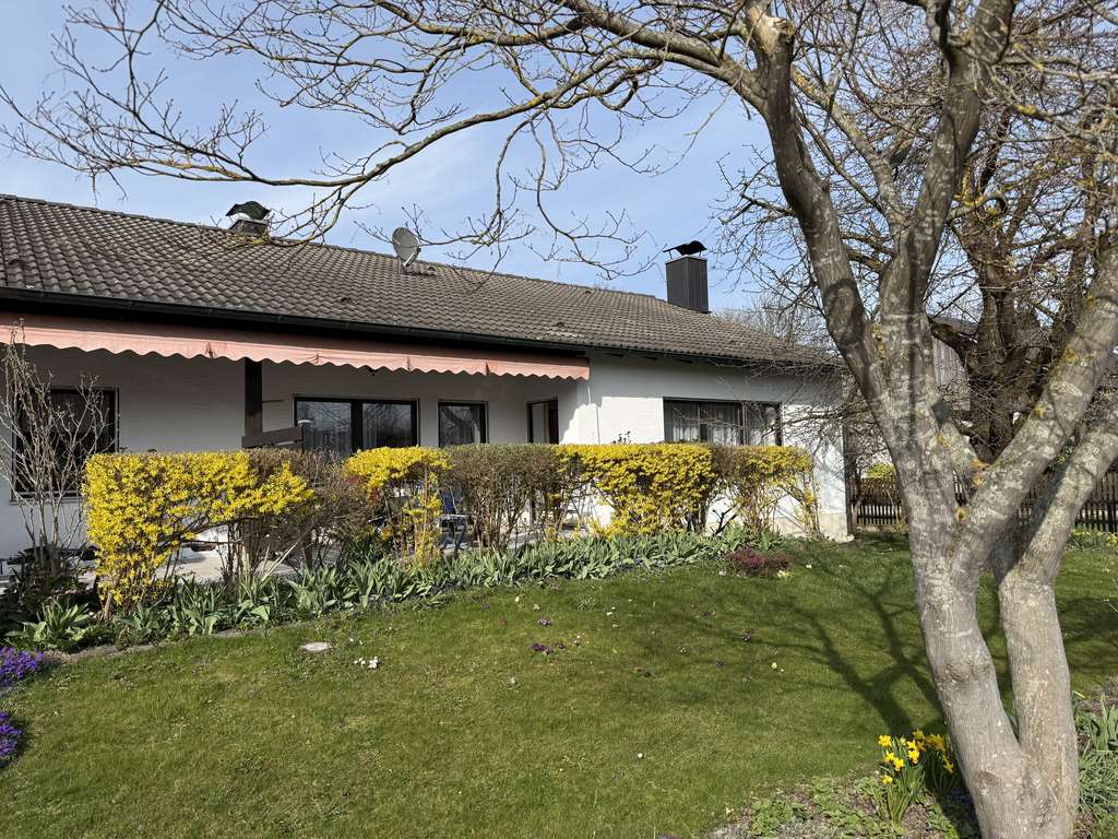 Immobilie in Ergolding - Einfamilienhaus (Bungalow mit Satteldach) mit 6 Zimmern und 158 m² Wohnfläche in Ergolding-Piflas - Bild 0