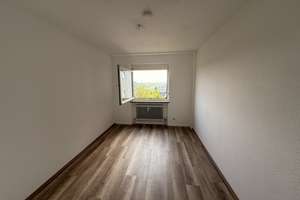 3-ZIMMERWOHNUNG MIT HERRLICHER AUSSICHT UND HAUSEIGENER SAUNA – Die vollständige Adresse der Immobilie erhältst du vom Anbieter., 74078 Biberach, Heilbronn – Vorschaubild 4