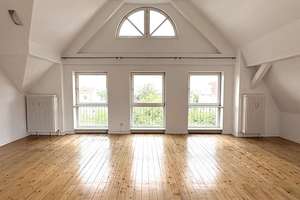 Bezugsfreie 3-Zimmer-Dachgeschosswohnung mit Terrasse, Fahrstuhl - über den Dächern Wilmersdorfs!