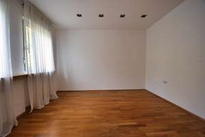 Familienglück am Rhein: Charmanter Altbau mit großem Garten, Keller, 2 Garagen und Dachterrasse – Die vollständige Adresse der Immobilie erhältst du vom Anbieter., 53225 Beuel-Mitte, Bonn – Vorschaubild 12