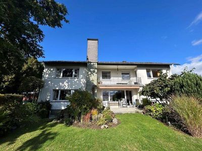 Potenzial trifft Größe mit vielen Optionen: Ein-/Zweifamilienhaus mit tollem Blick und Garten in War